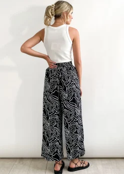 Women Gingham & Heels Pants><noscript><img width=