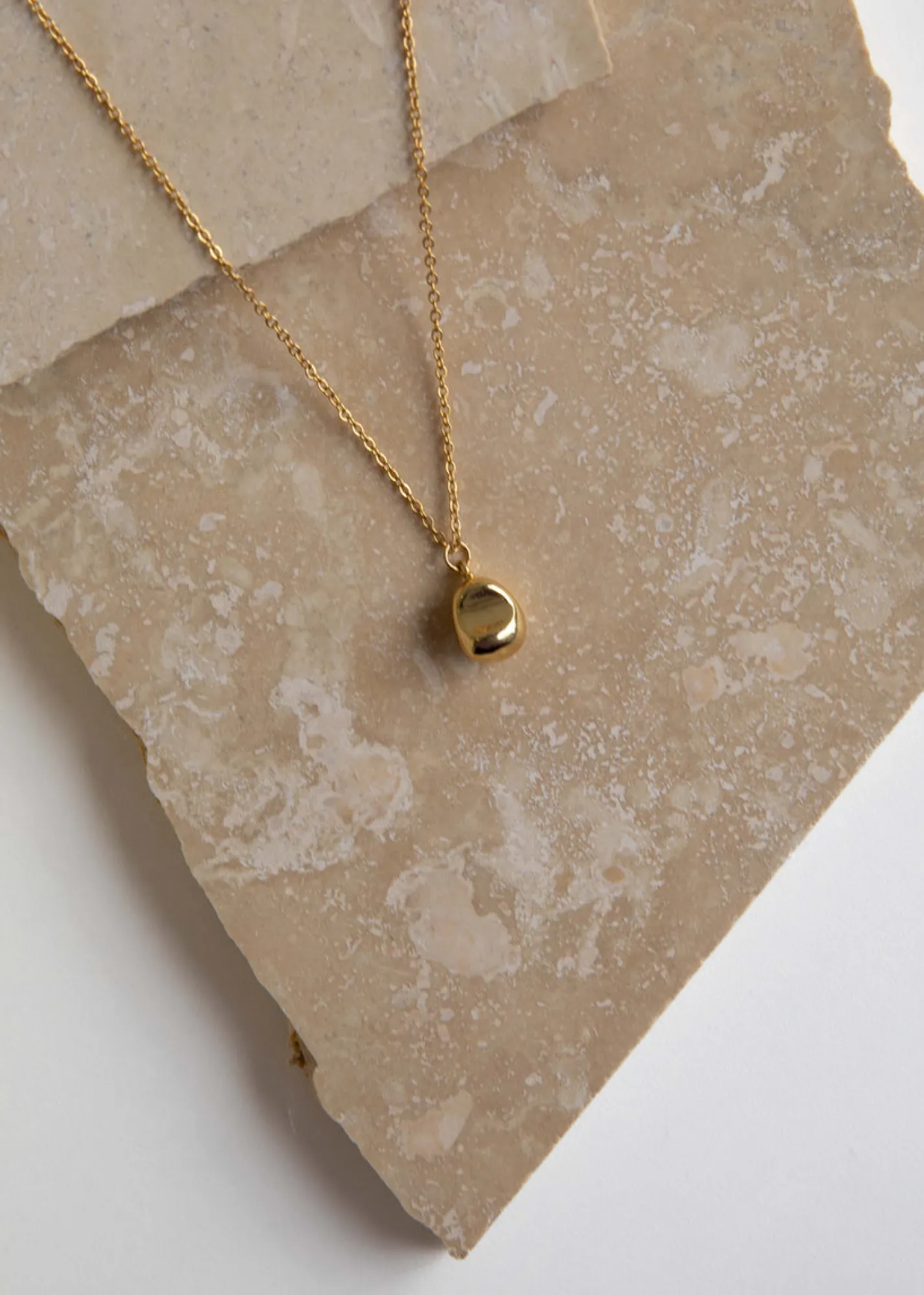 Women Gingham & Heels Jewellery>Bean Charm Necklace
