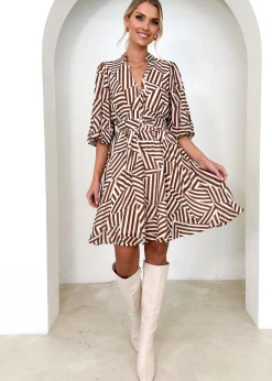 Women Gingham & Heels Short><noscript><img width=