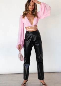 Women Gingham & Heels Crops><noscript><img width=