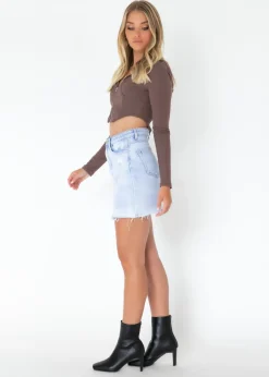 Women Gingham & Heels Crops><noscript><img width=