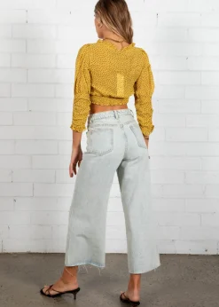 Women Gingham & Heels Crops><noscript><img width=