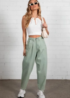 Women Gingham & Heels Crops><noscript><img width=