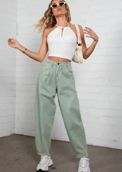 Women Gingham & Heels Crops><noscript><img width=