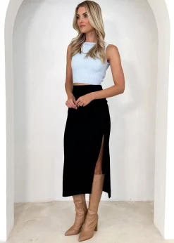 Women Gingham & Heels Crops><noscript><img width=