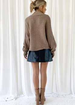 Women Gingham & Heels Crops><noscript><img width=