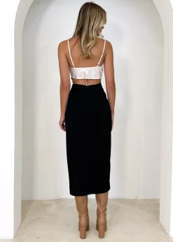 Women Gingham & Heels Crops><noscript><img width=