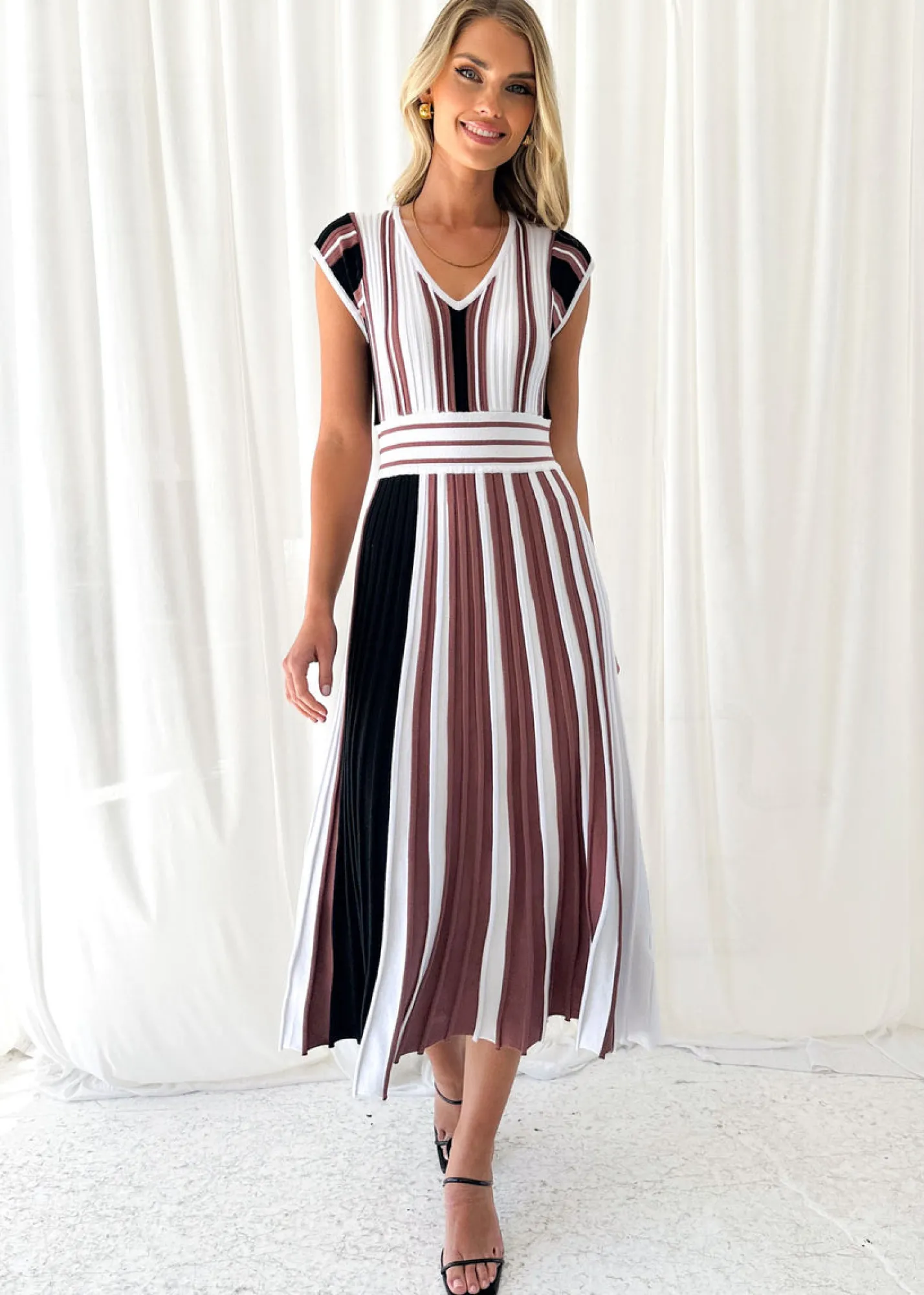 Women Gingham & Heels Knit Dresses>Janeve Knit Midi Dress