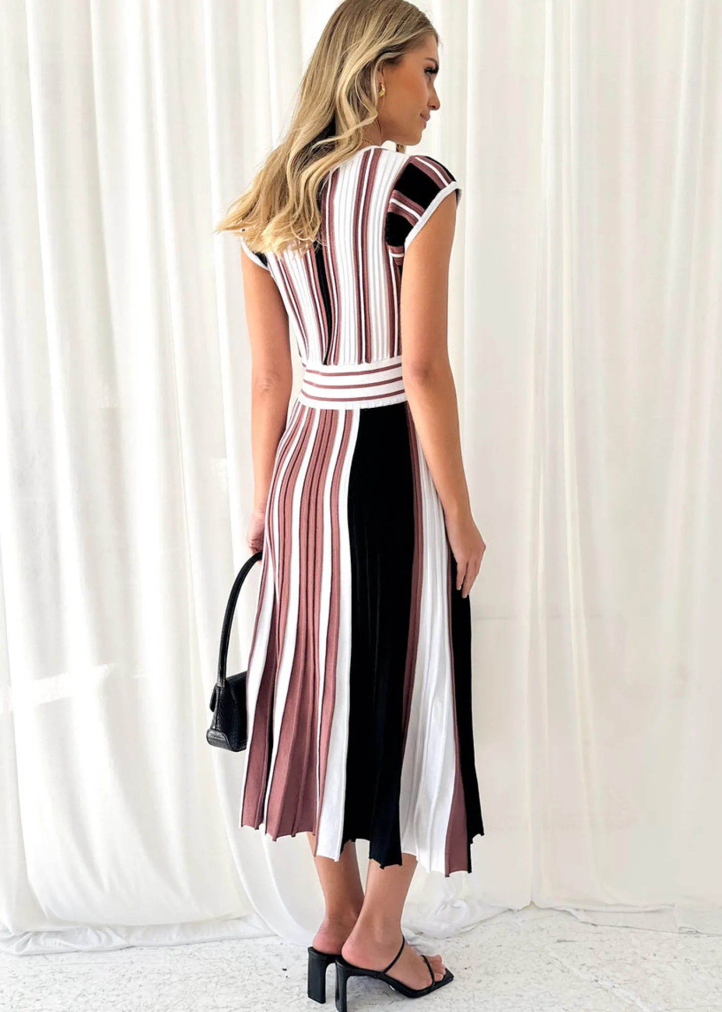 Women Gingham & Heels Knit Dresses>Janeve Knit Midi Dress
