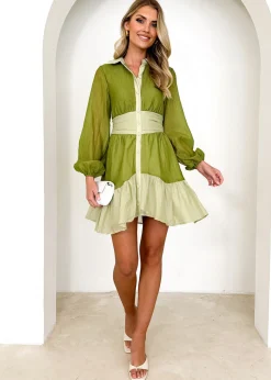 Women Gingham & Heels Short><noscript><img width=