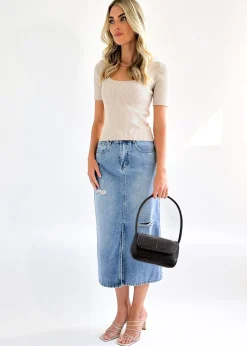 Women Gingham & Heels Basic Tops><noscript><img width=