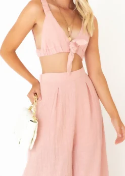 Women Gingham & Heels Crops><noscript><img width=