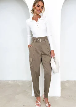 Women Gingham & Heels Pants><noscript><img width=