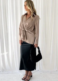 Women Gingham & Heels Blouses><noscript><img width=