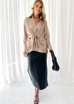Women Gingham & Heels Blouses><noscript><img width=