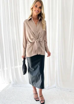 Women Gingham & Heels Blouses><noscript><img width=