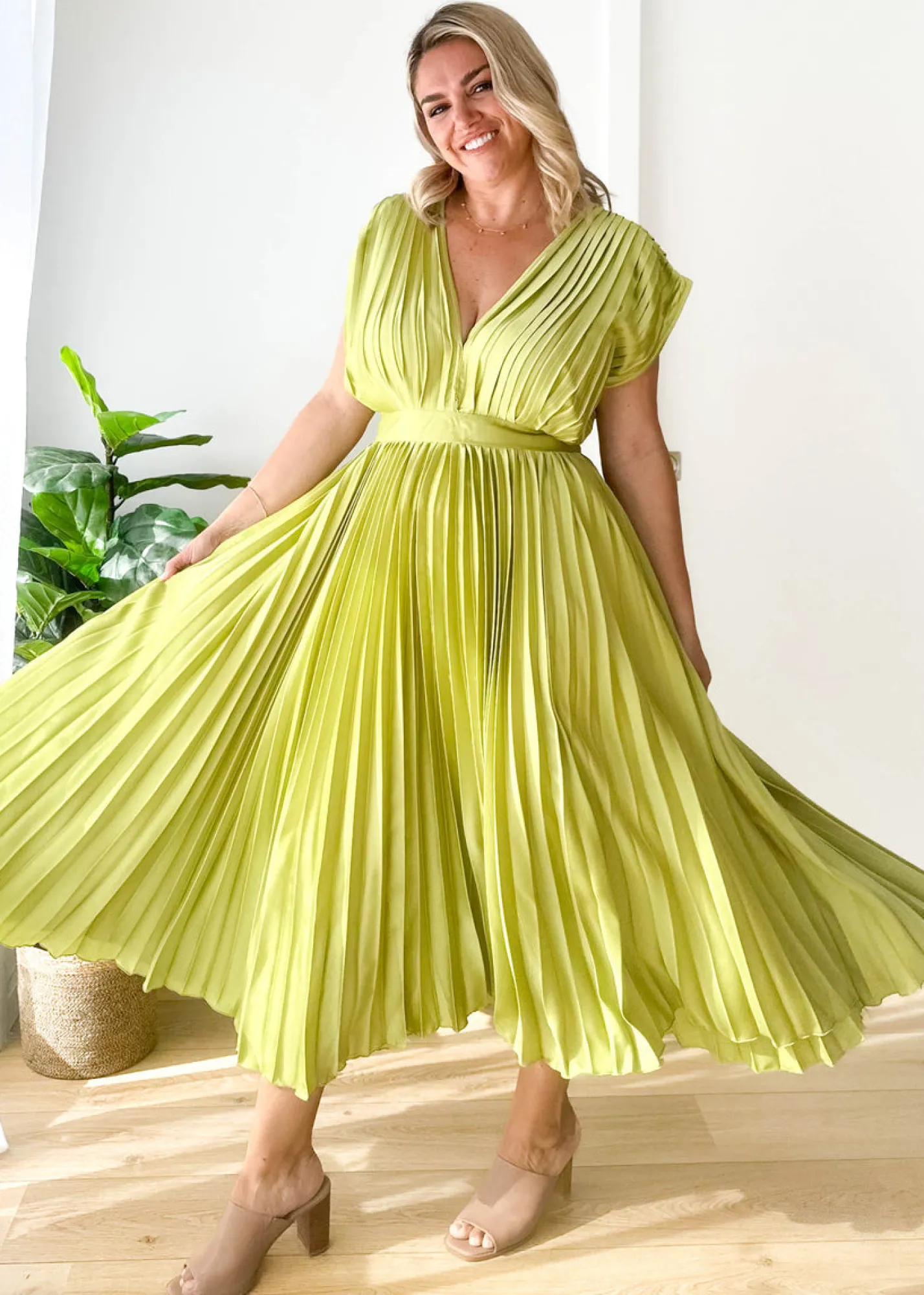 Women Gingham & Heels Basic Tops>Revolver Midi Dress