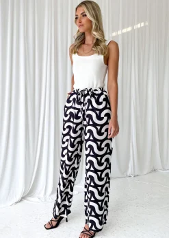 Women Gingham & Heels Pants><noscript><img width=