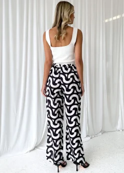 Women Gingham & Heels Pants><noscript><img width=