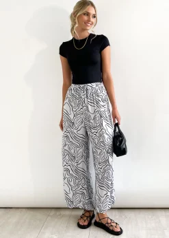 Women Gingham & Heels Basic Tops><noscript><img width=