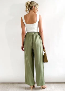 Women Gingham & Heels Pants><noscript><img width=