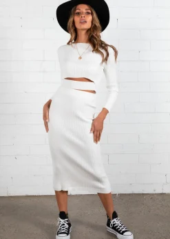 Women Gingham & Heels Crops><noscript><img width=