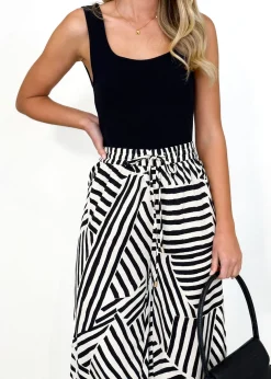 Women Gingham & Heels Pants><noscript><img width=