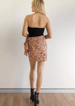 Women Gingham & Heels Skirts><noscript><img width=